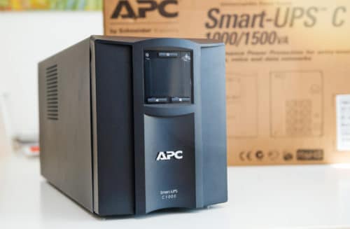 APC Smart-UPS C 1000VA LCD 230V